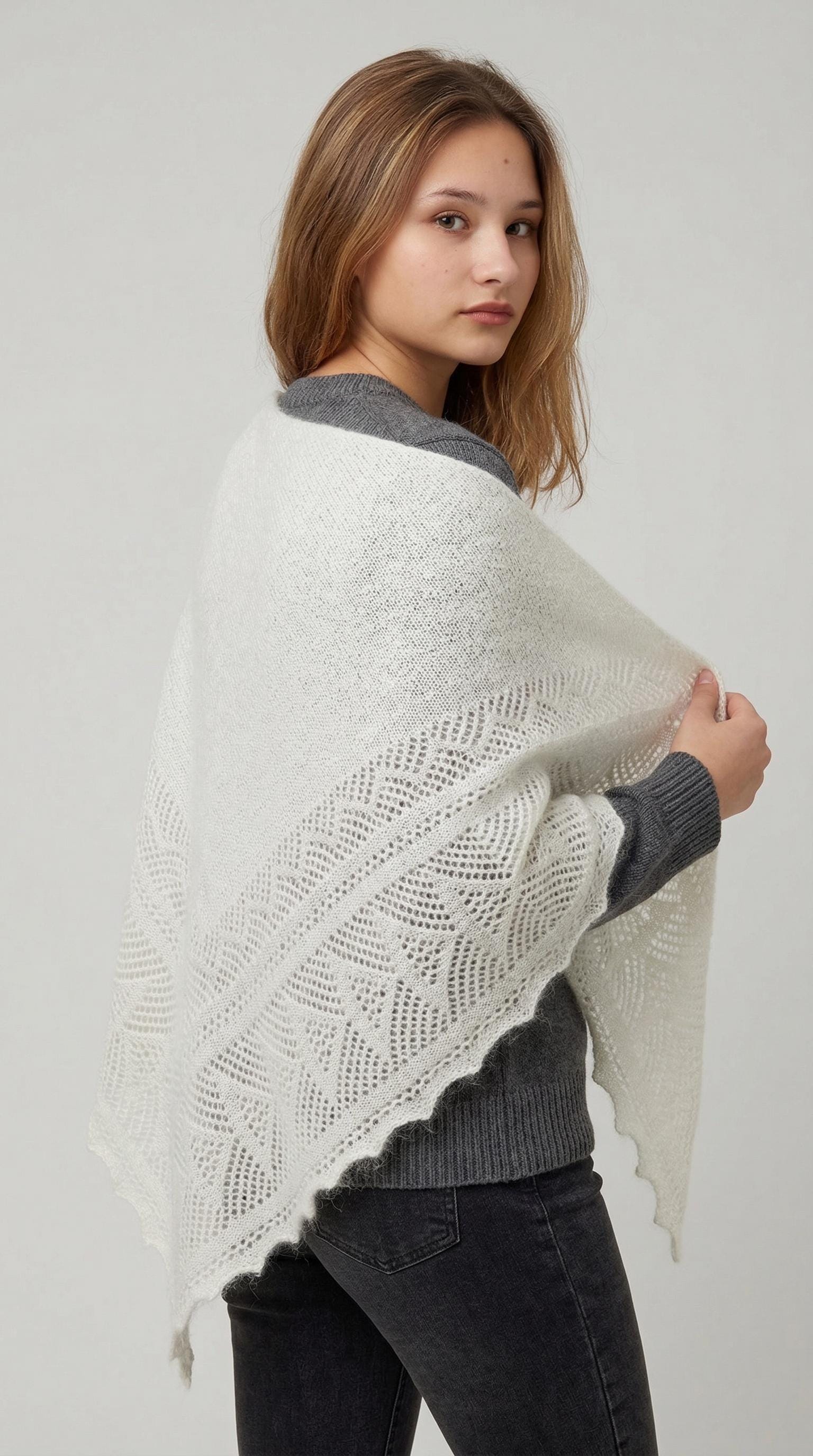 Orenburg goat down shawl (Original), color ecru