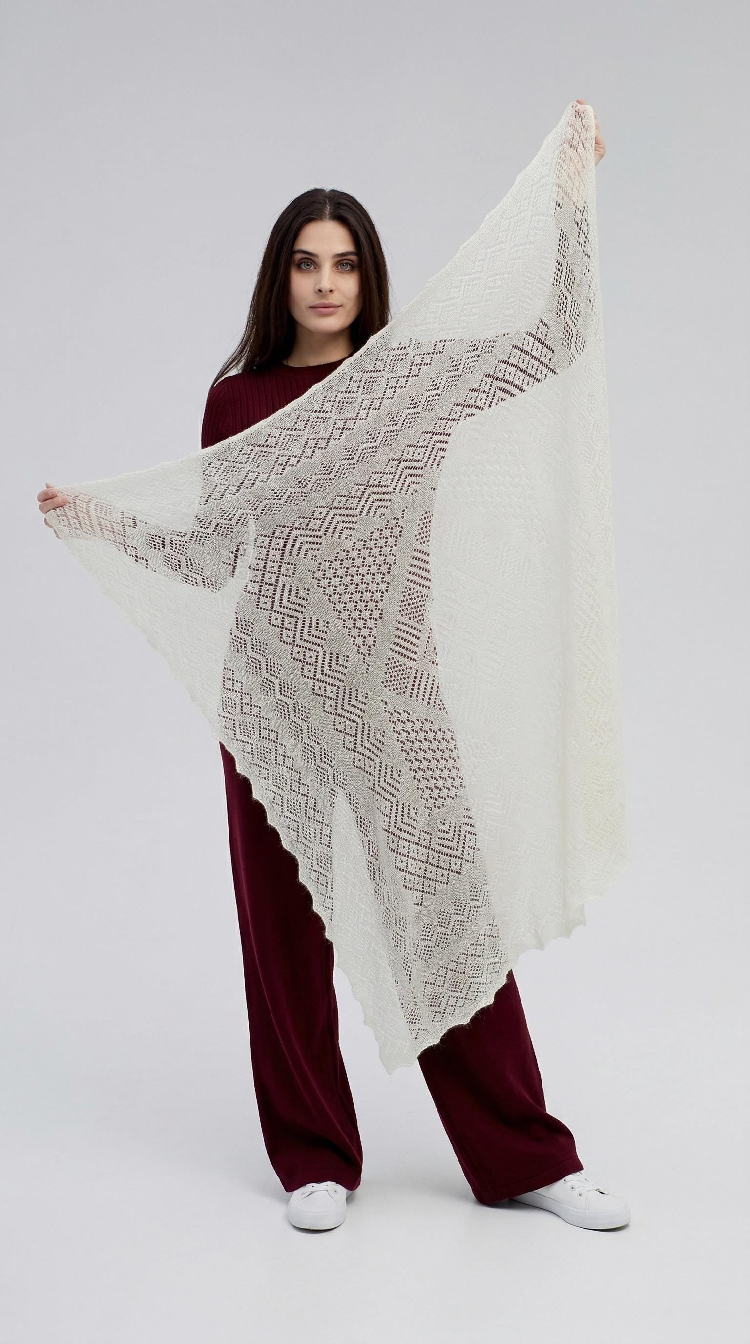 Orenburg goat down shawl (Original), color ecru