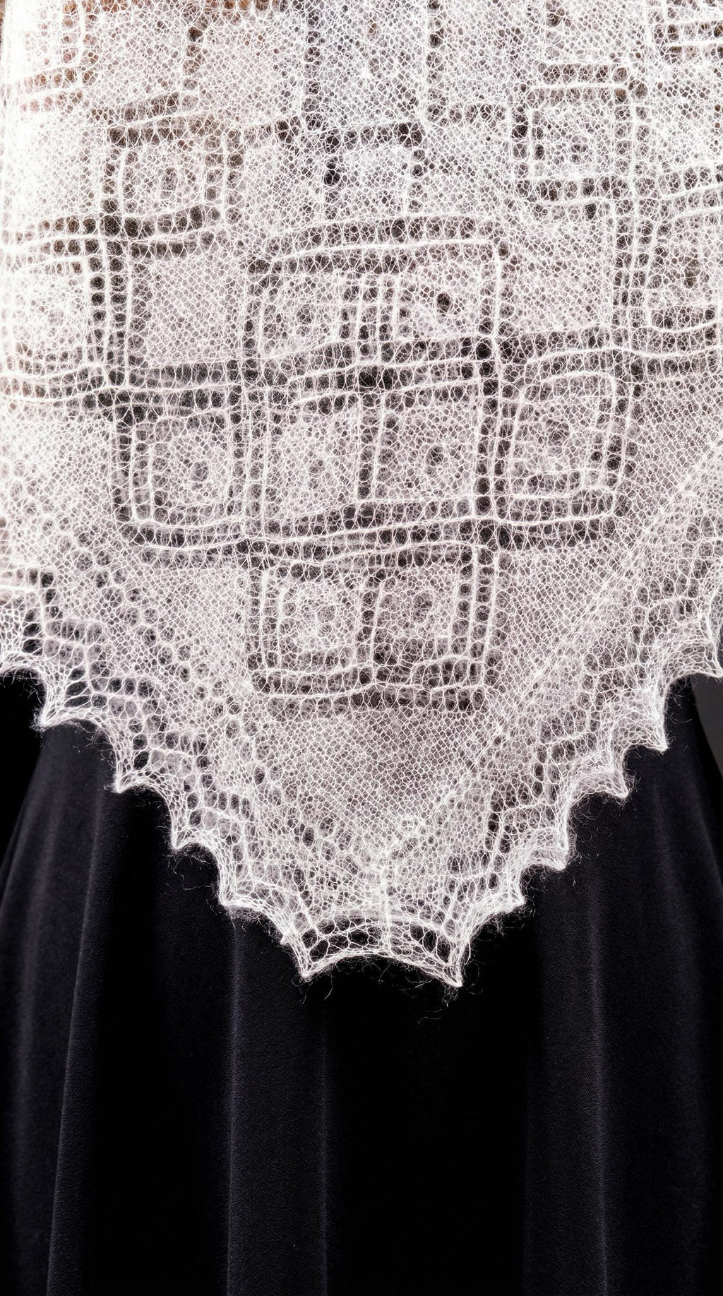 Authentic Orenburg lace-patterned down shawl, color ecru